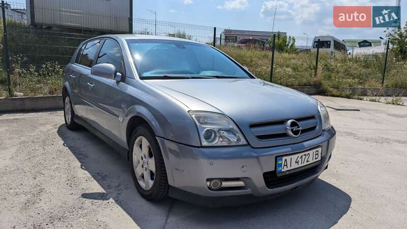 Opel Signum 2004
