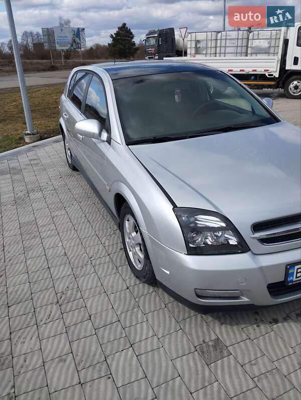 Хэтчбек Opel Signum 2003 в Мостиске