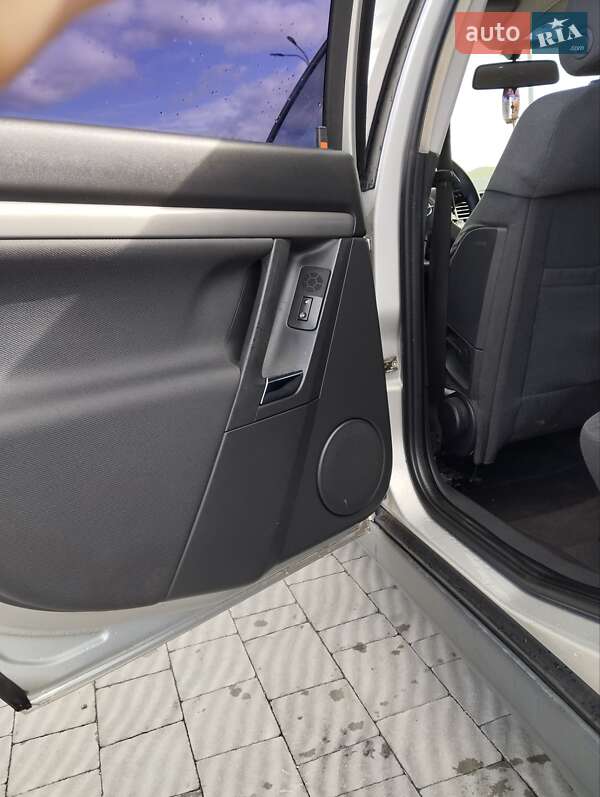 Хэтчбек Opel Signum 2003 в Мостиске