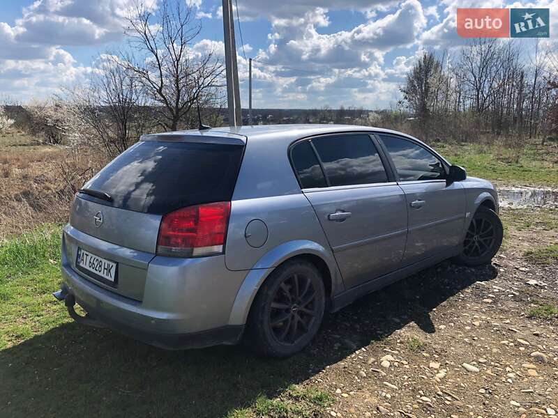 Хэтчбек Opel Signum 2004 в Калуше