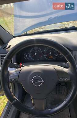 Хэтчбек Opel Signum 2004 в Калуше