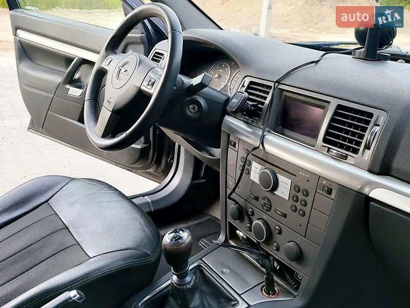Хэтчбек Opel Signum 2008 в Луцке