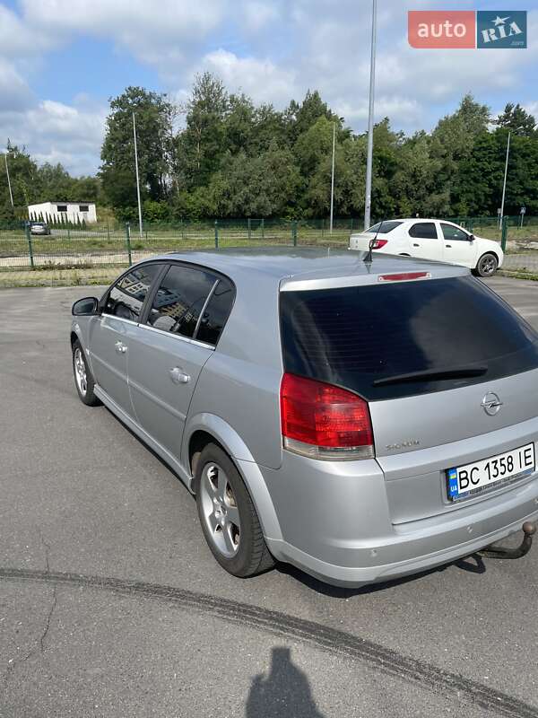 Хэтчбек Opel Signum 2008 в Львове