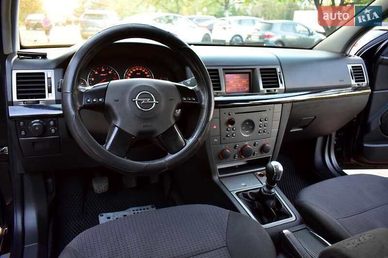 Хэтчбек Opel Signum 2003 в Киеве