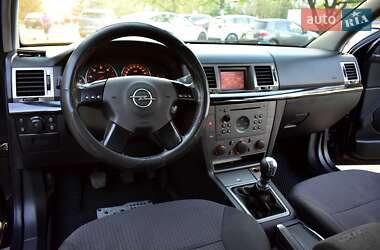 Хэтчбек Opel Signum 2003 в 