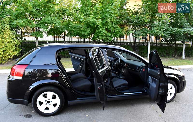 Хэтчбек Opel Signum 2003 в Киеве
