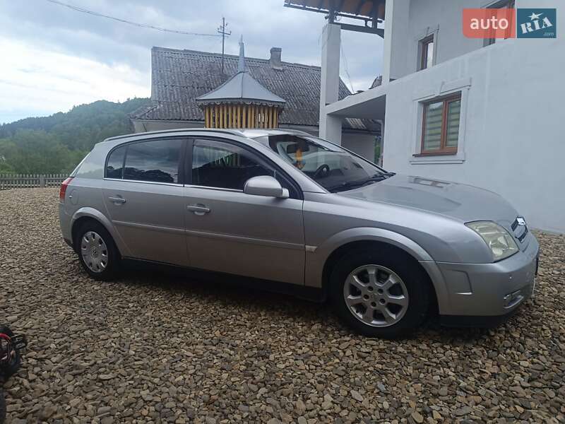 Хетчбек Opel Signum 2004 в Косові