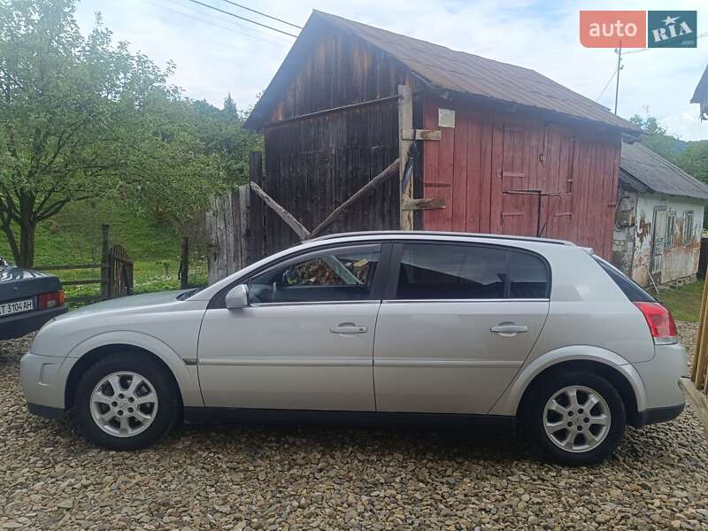 Хетчбек Opel Signum 2004 в Косові