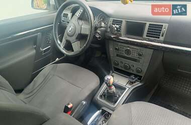Хэтчбек Opel Signum 2004 в 