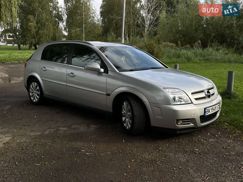 Хэтчбек Opel Signum 2003 в Ровно