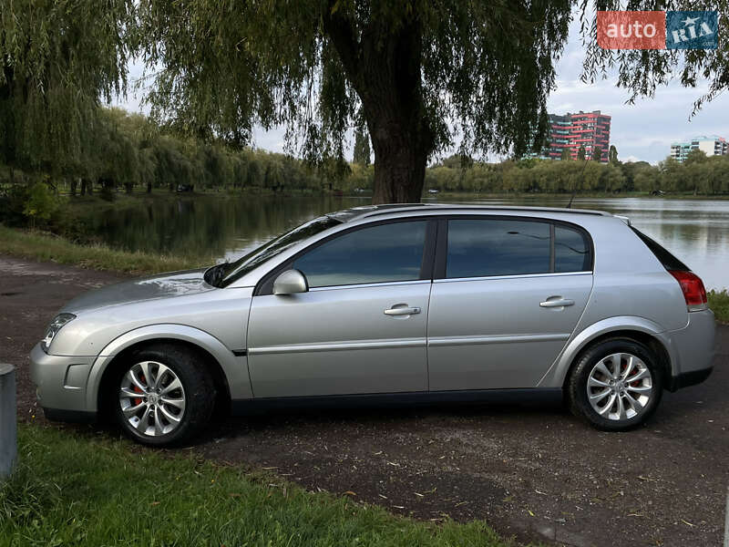 Хэтчбек Opel Signum 2003 в Ровно