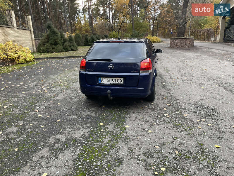 Хэтчбек Opel Signum 2006 в Обухове