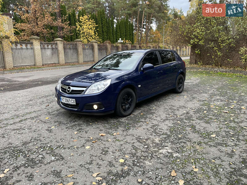 Хэтчбек Opel Signum 2006 в Обухове