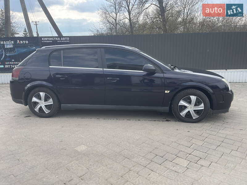 Хетчбек Opel Signum 2003 в Городенці