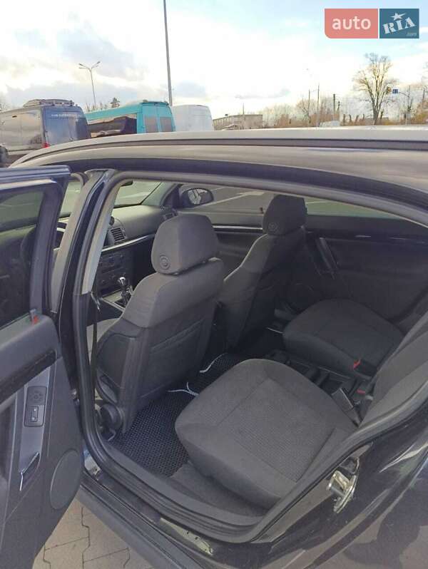 Хэтчбек Opel Signum 2003 в Вышгороде