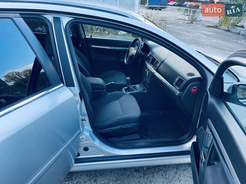 Хэтчбек Opel Signum 2006 в Киеве