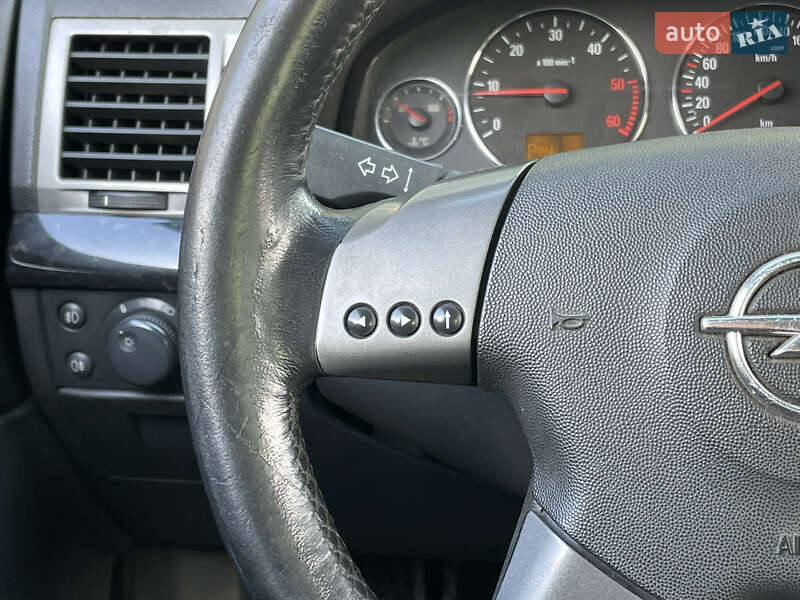 Хэтчбек Opel Signum 2004 в Киеве