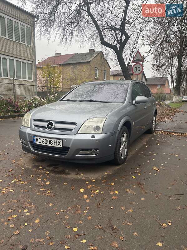 Opel Signum 2004