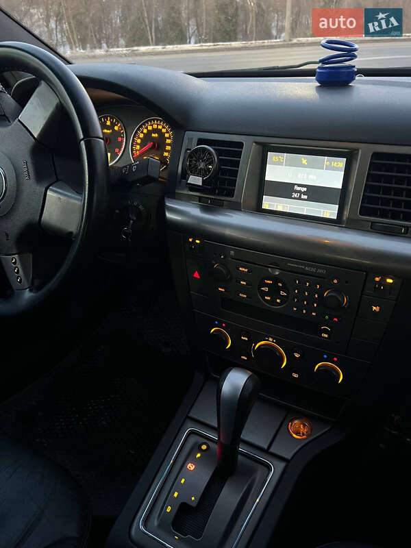 Хэтчбек Opel Signum 2003 в Ровно