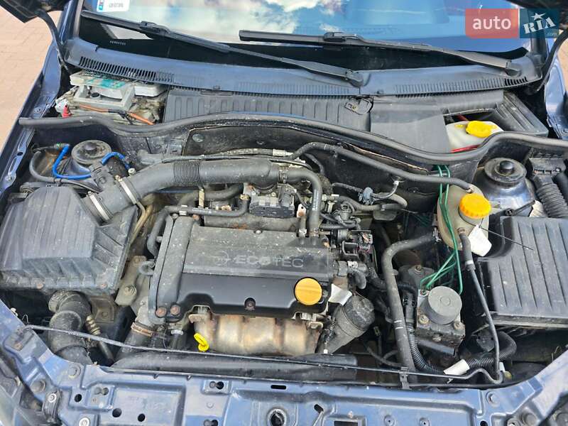 Кабриолет Opel Tigra 2006 в Косове