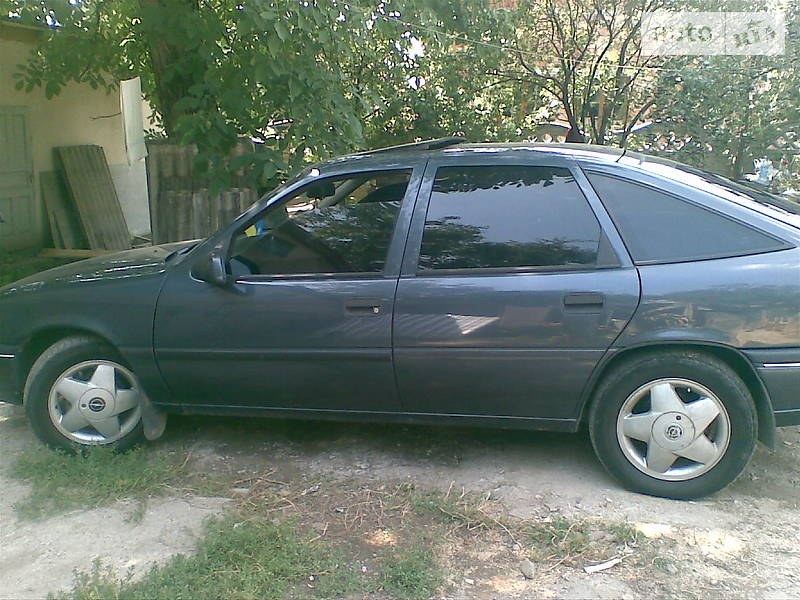 Лифтбек Opel Vectra 1995 в Черновцах