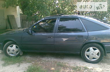 Лифтбек Opel Vectra 1995 в Черновцах