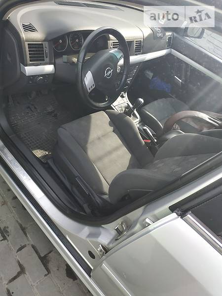Ліфтбек Opel Vectra 2004 в Дніпрі