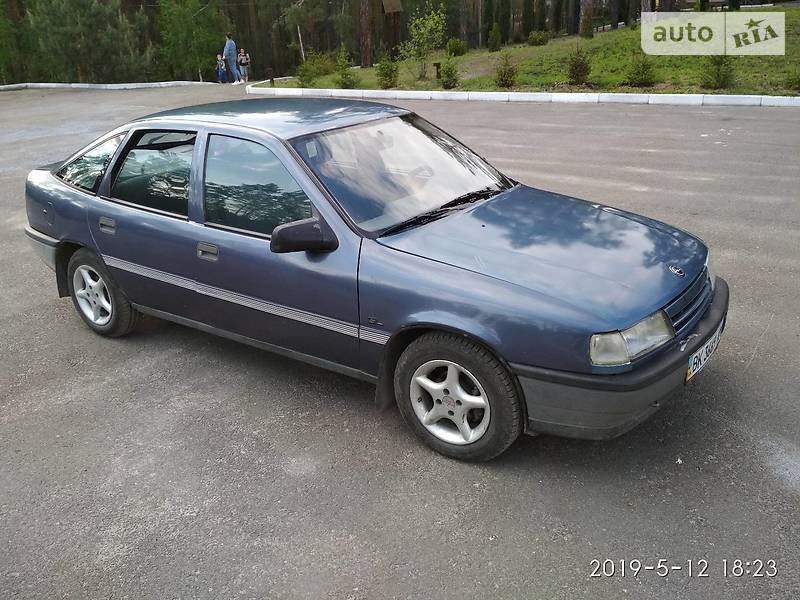 Хэтчбек Opel Vectra 1989 в Рокитном