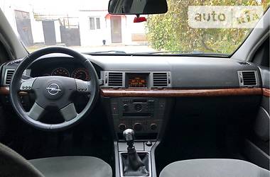 Седан Opel Vectra 2004 в 