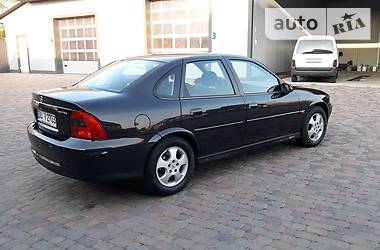 Седан Opel Vectra 2002 в Сарнах