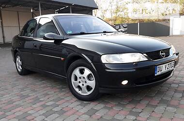 Седан Opel Vectra 2002 в Сарнах