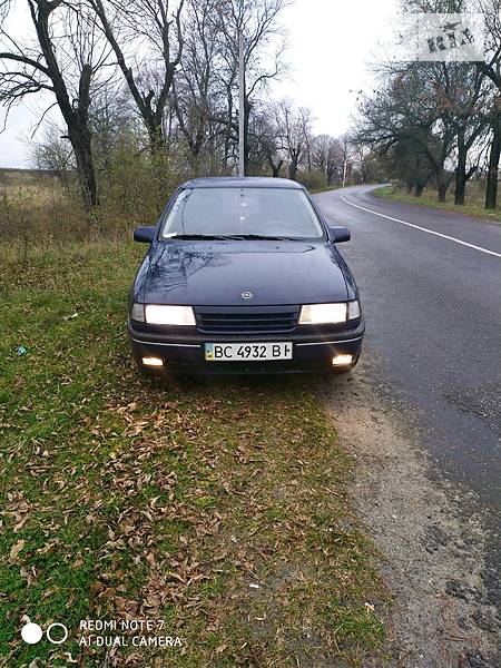 Седан Opel Vectra 1990 в Новояворовске