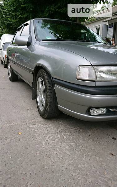 Седан Opel Vectra 1990 в Каневі