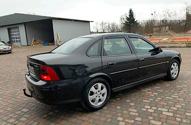 Седан Opel Vectra 2001 в Сарнах