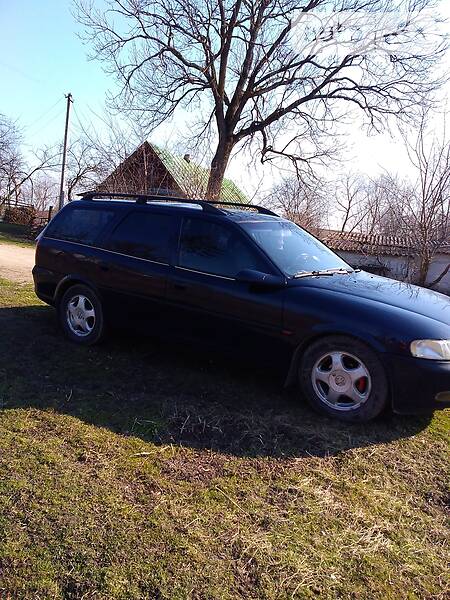 Универсал Opel Vectra 1998 в Городке