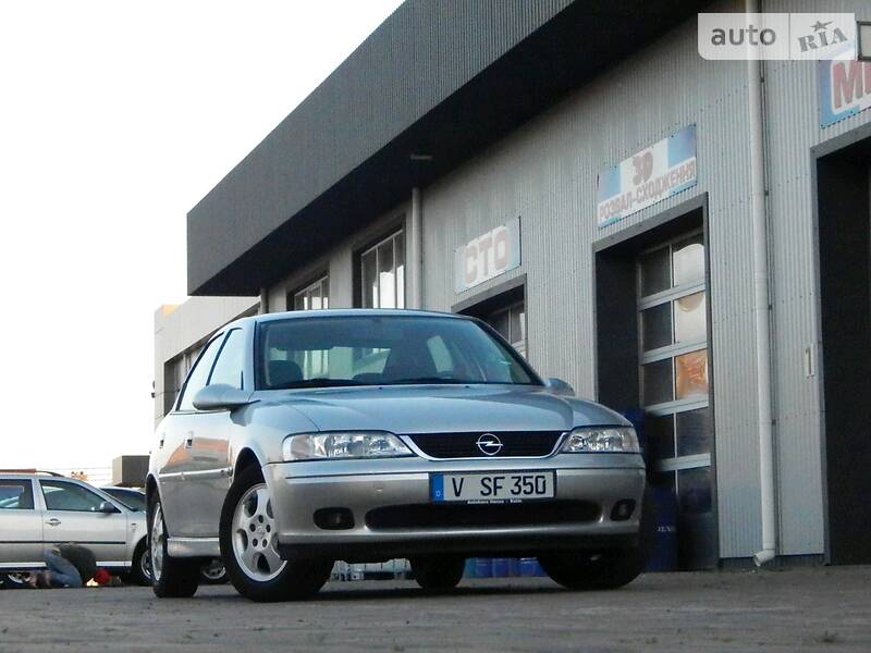 Седан Opel Vectra 2000 в Сарнах