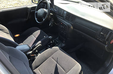 Седан Opel Vectra 2001 в 