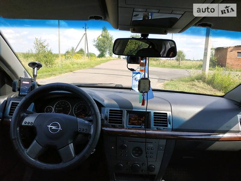Седан Opel Vectra 2004 в Рівному