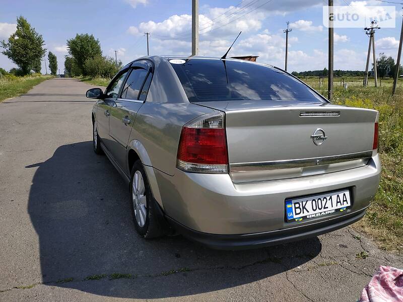 Седан Opel Vectra 2004 в Рівному