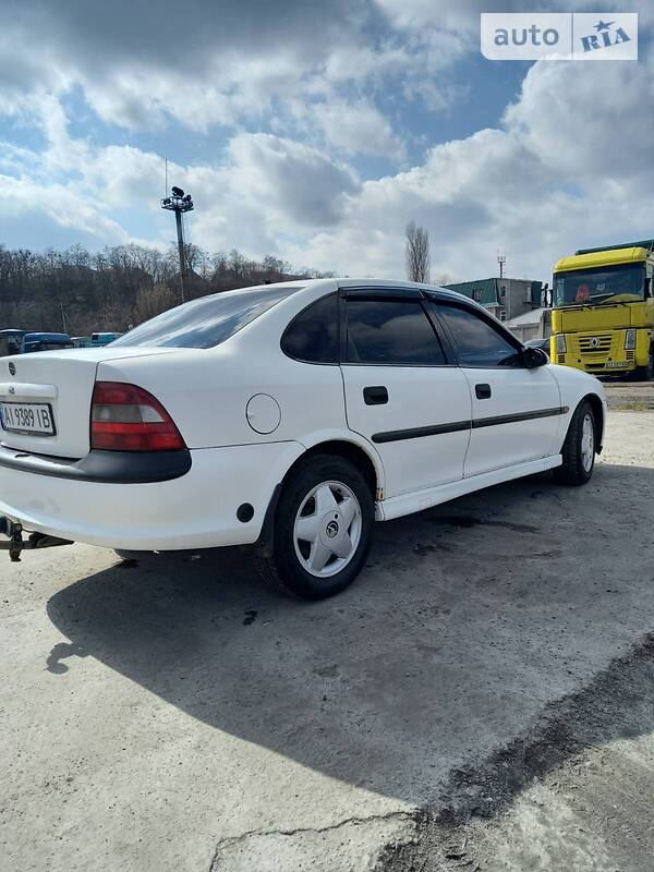 Седан Opel Vectra 1999 в Каневе