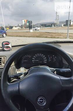 Седан Opel Vectra 1990 в Львове