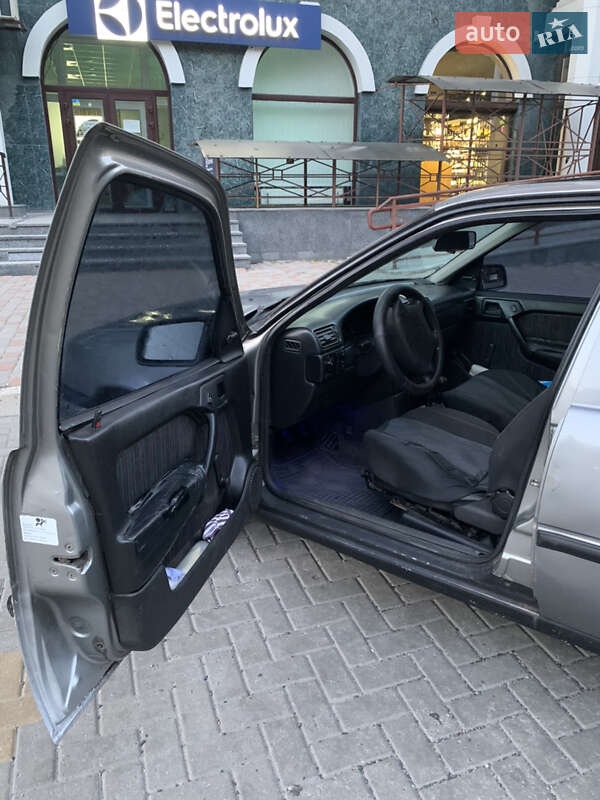 Седан Opel Vectra 1994 в Полтаві