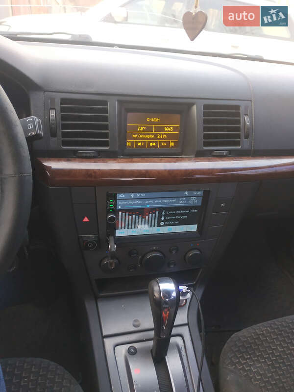 Седан Opel Vectra 2003 в Краснограді