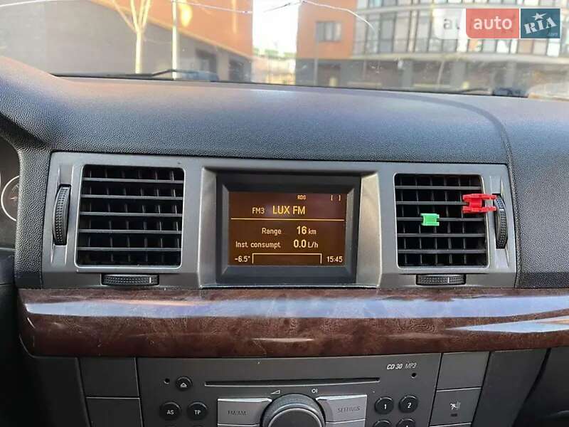 Седан Opel Vectra 2004 в Ивано-Франковске