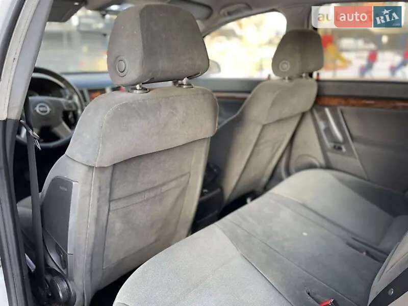 Седан Opel Vectra 2004 в Ивано-Франковске