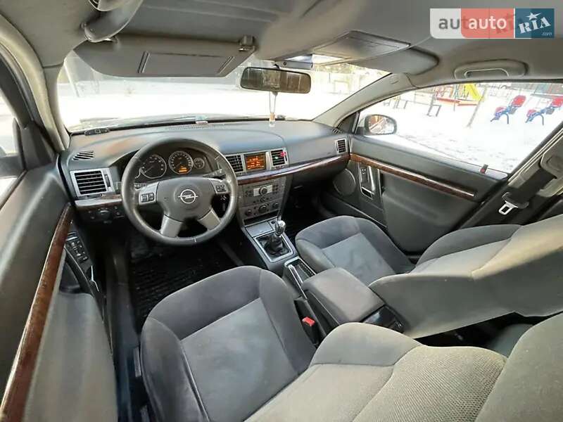 Седан Opel Vectra 2004 в Ивано-Франковске