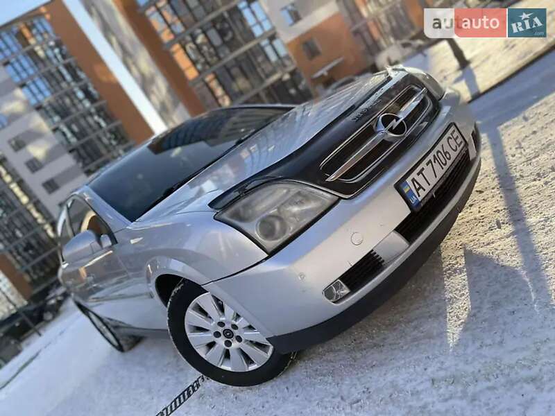 Седан Opel Vectra 2004 в Ивано-Франковске