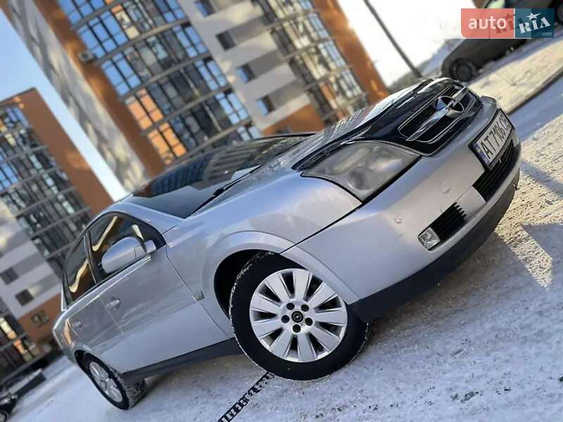 Седан Opel Vectra 2004 в Ивано-Франковске