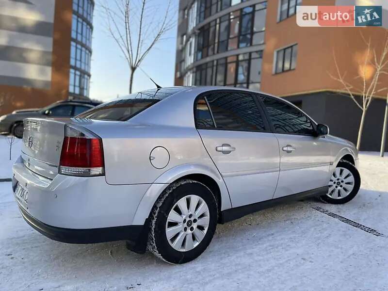 Седан Opel Vectra 2004 в Ивано-Франковске