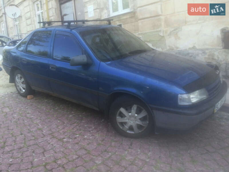 Седан Opel Vectra 1990 в Львове